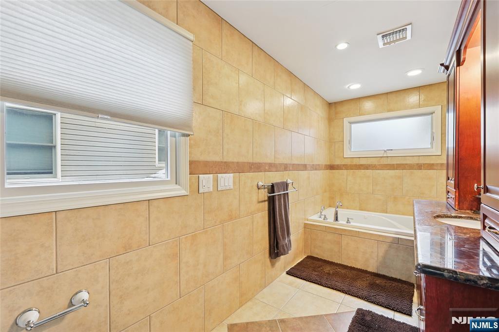 50 Highgate Terrace Bergenfield, NJ 07621 - Photo 32 of 37