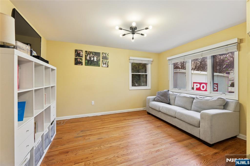 50 Highgate Terrace Bergenfield, NJ 07621 - Photo 4 of 37