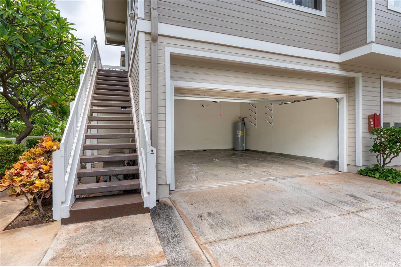 92-1487-a Aliinui Drive, Unit 27A Kapolei, HI 96707 - Photo 19 of 24 a view of entryway with a front door