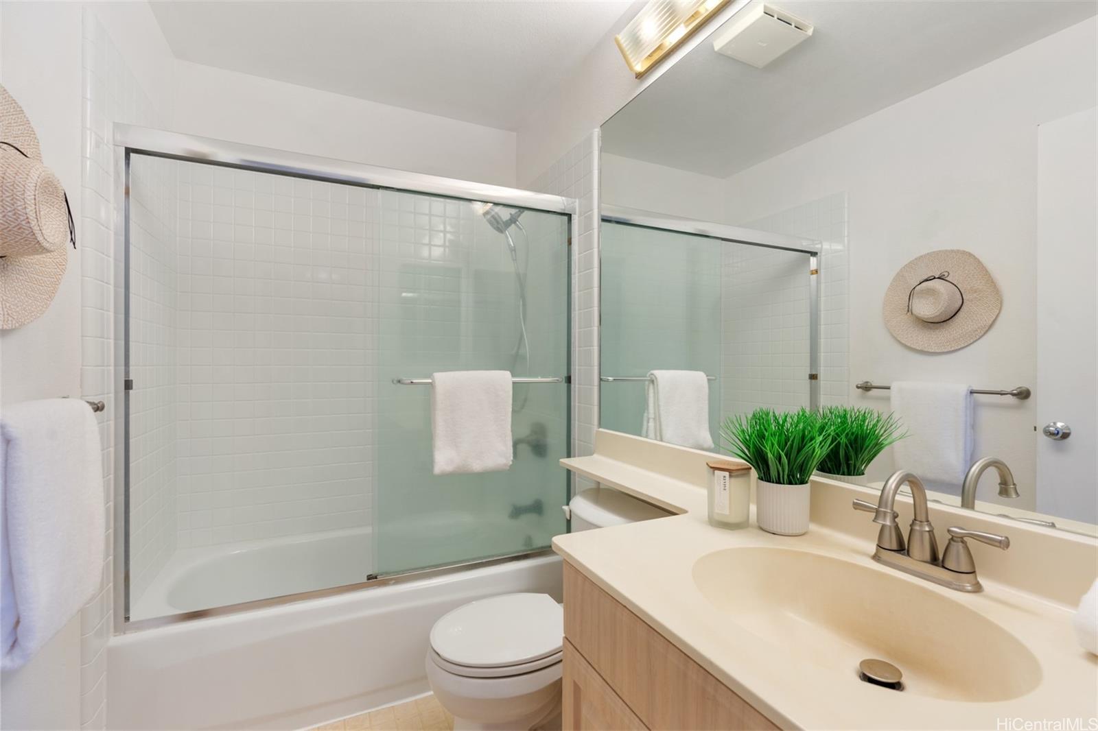 92-1487-a Aliinui Drive, Unit 27A Kapolei, HI 96707 - Photo 9 of 24 a bathroom with a sink toilet and shower