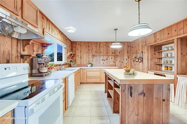 a kitchen that has a lot of cabinets in it
