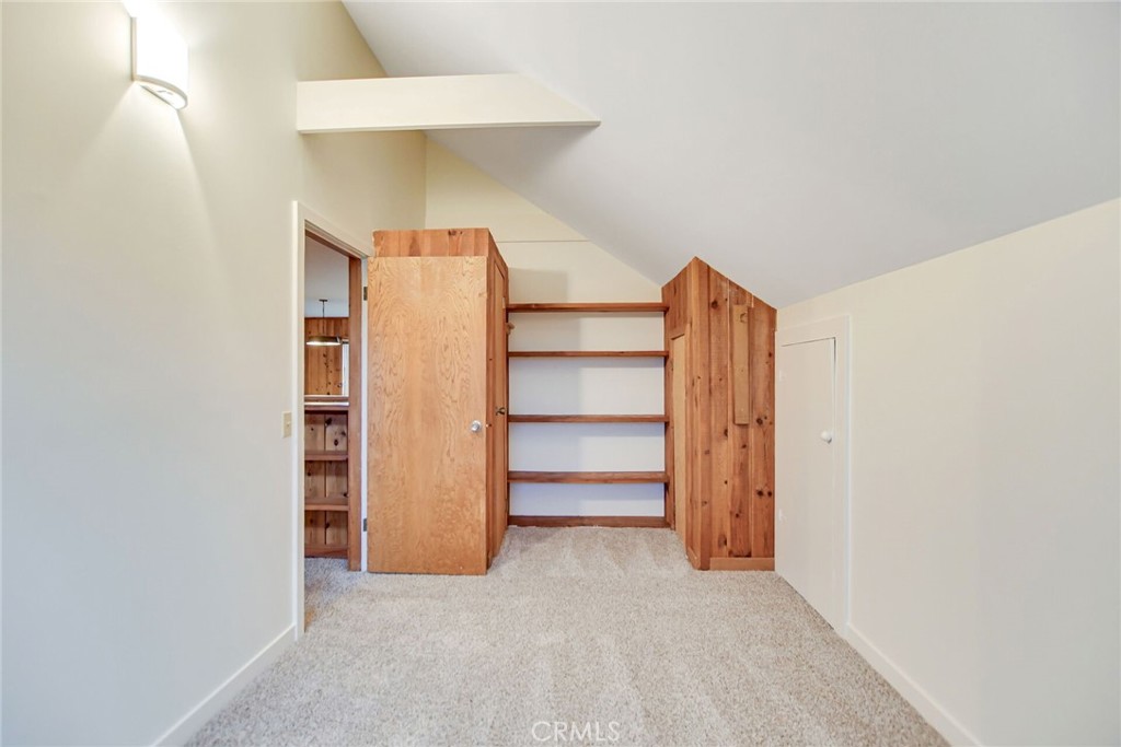 6750 Rainbow Heights Road Fallbrook, CA 92028 - Photo 33 of 64 an empty room with a closet and entryway