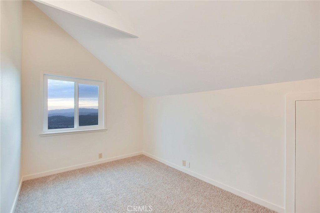 6750 Rainbow Heights Road Fallbrook, CA 92028 - Photo 38 of 64 an empty room with a window