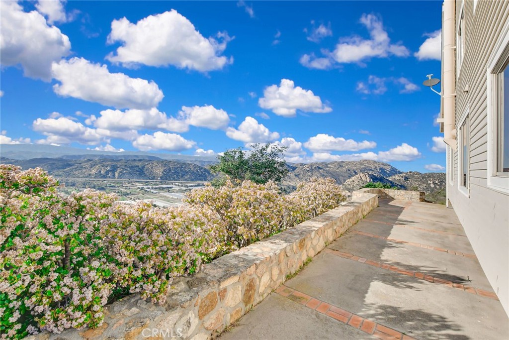 6750 Rainbow Heights Road Fallbrook, CA 92028 - Photo 58 of 64 a view of a pathway with a yard