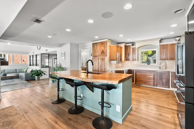 $849,900 | 931 Treasure Island Drive, Mattawan, MI 49071