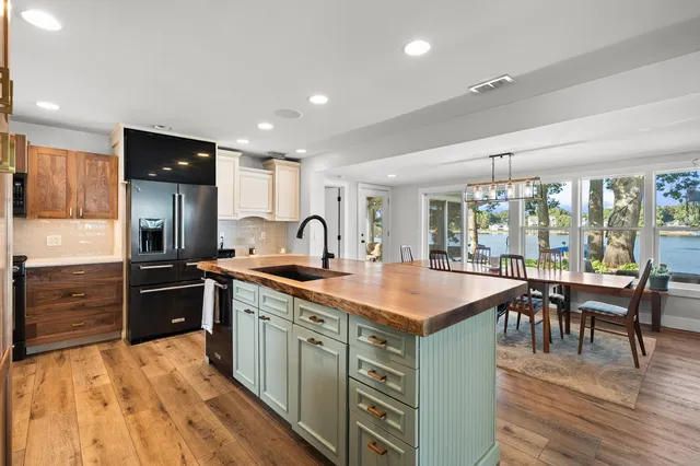 $849,900 | 931 Treasure Island Drive, Mattawan, MI 49071