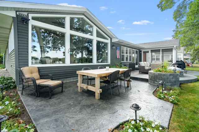 $849,900 | 931 Treasure Island Drive, Mattawan, MI 49071