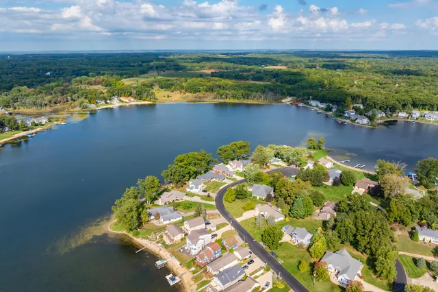 $849,900 | 931 Treasure Island Drive, Mattawan, MI 49071