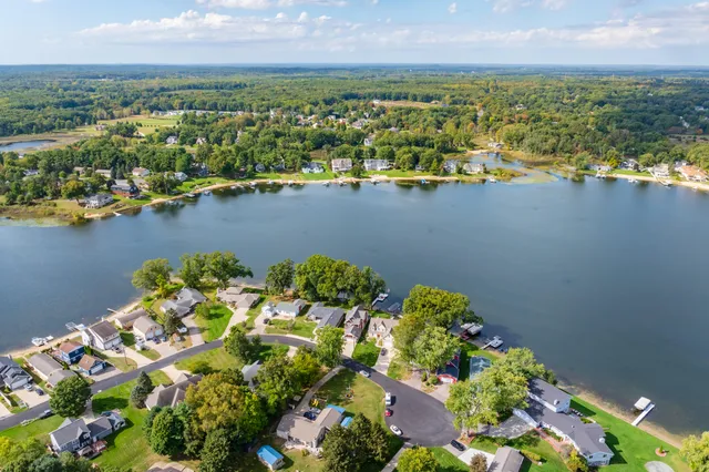 $849,900 | 931 Treasure Island Drive, Mattawan, MI 49071