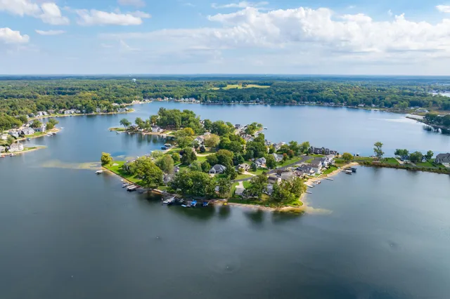 $849,900 | 931 Treasure Island Drive, Mattawan, MI 49071