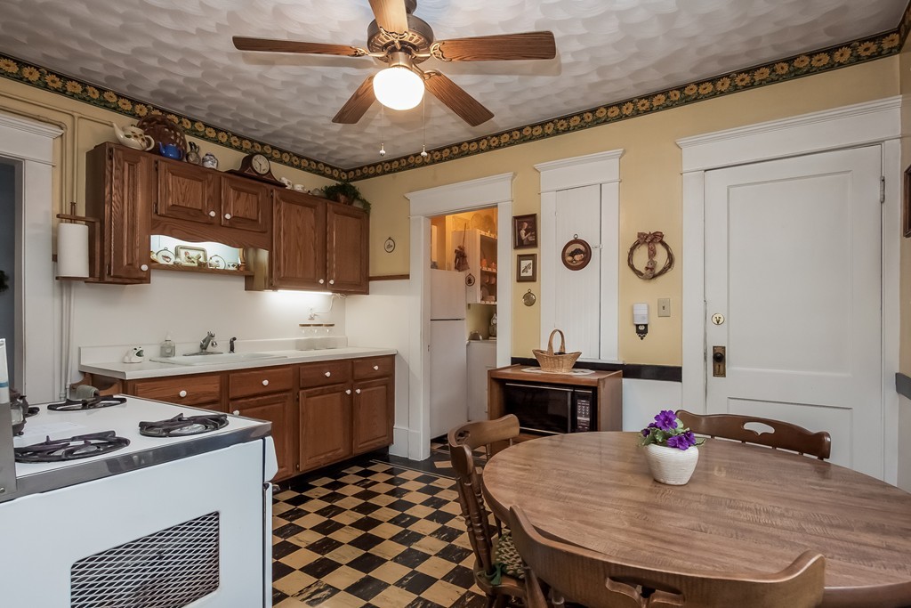 85-87 Lyons Street Springfield, MA 01151 - Photo 10 of 24 Gallery Image 10