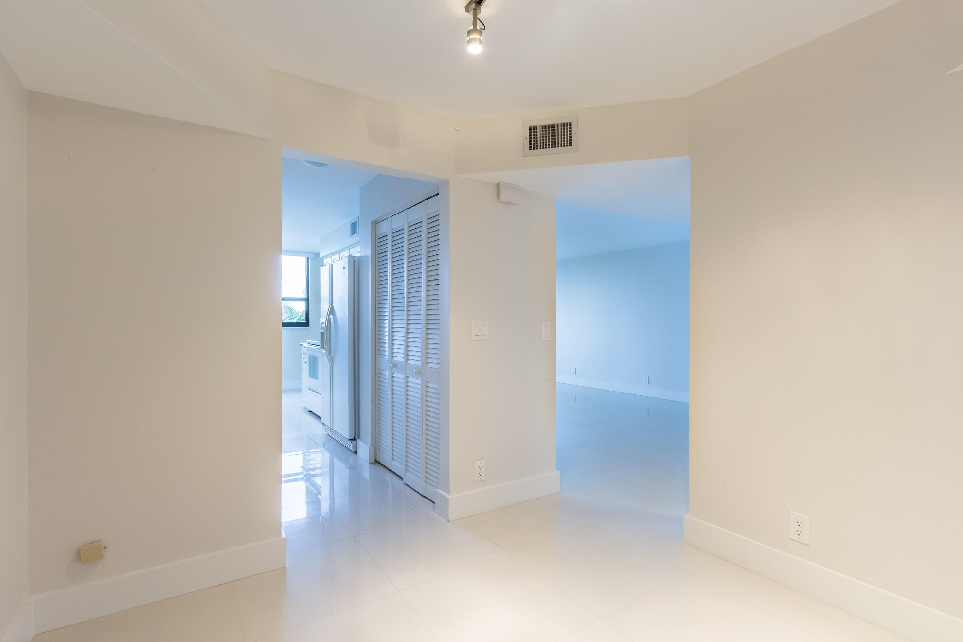 800 Jeffery Street, Unit 304 Boca Raton, FL 33487 - Photo 3 of 26 2