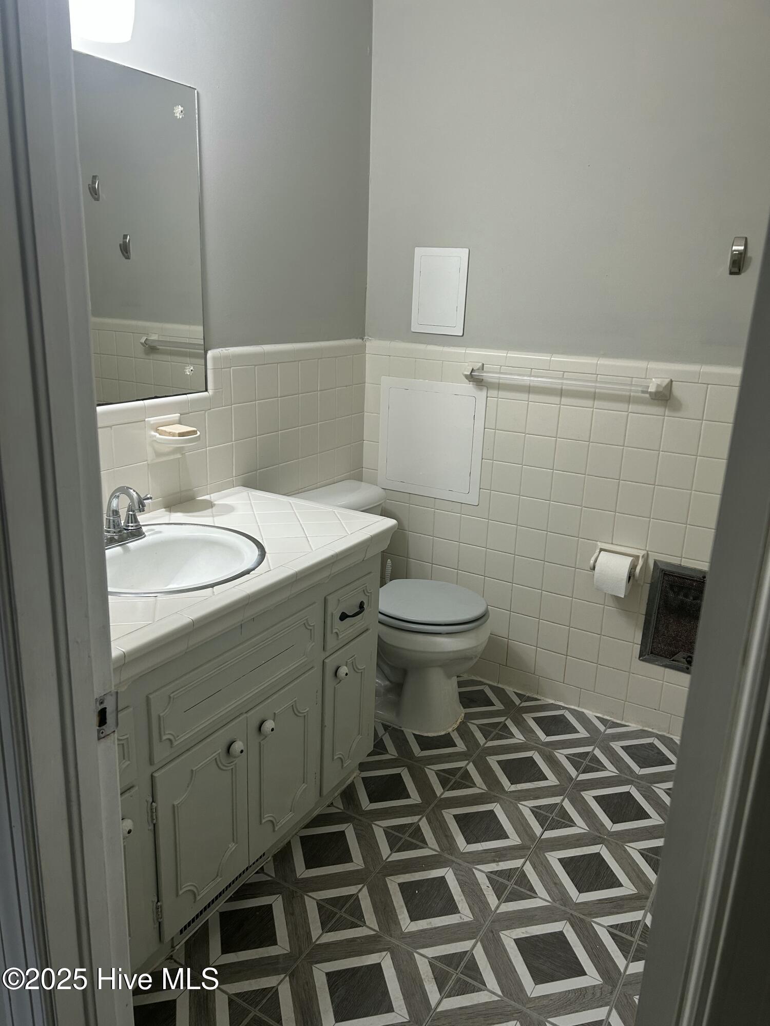 1846 Crestview Street Kinston, NC 28504 - Photo 13 of 18 IMG_0091