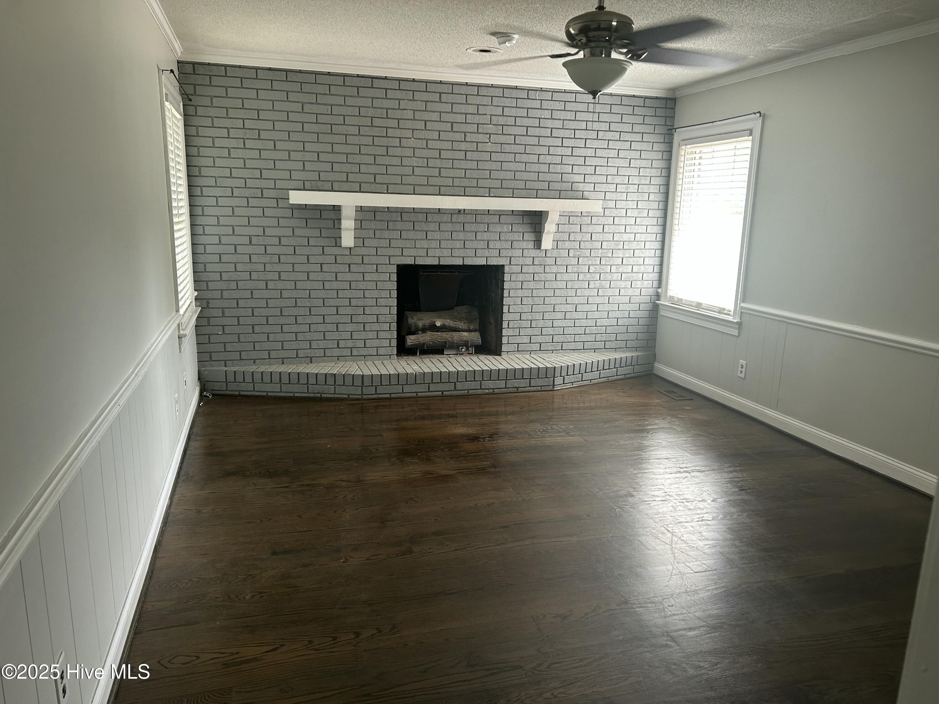 1846 Crestview Street Kinston, NC 28504 - Photo 4 of 18 IMG_0093