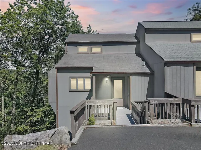 $449,600 | 262 Overlook Way, Tannersville, PA 18372