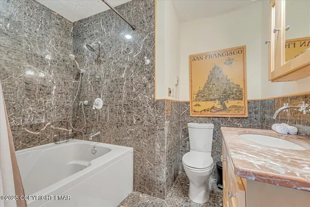 $449,600 | 262 Overlook Way, Tannersville, PA 18372