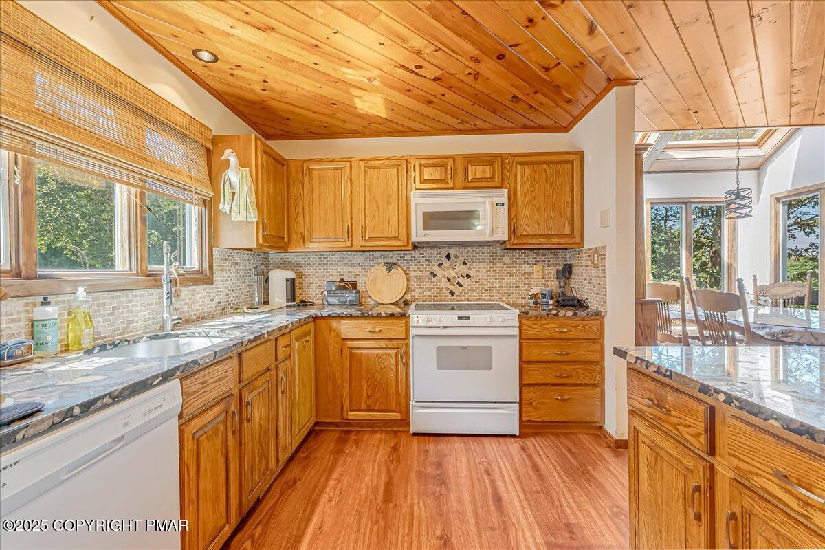 262 Overlook Way Tannersville, PA 18372 - Photo 3 of 82 22-Photo Aug 22 2025, 12 50 24 PM (1)