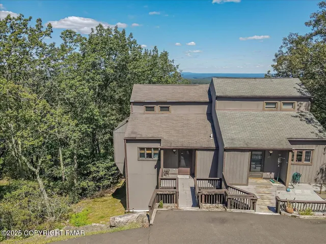 $449,600 | 262 Overlook Way, Tannersville, PA 18372