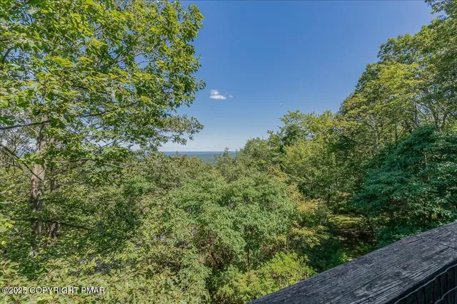 $449,600 | 262 Overlook Way, Tannersville, PA 18372