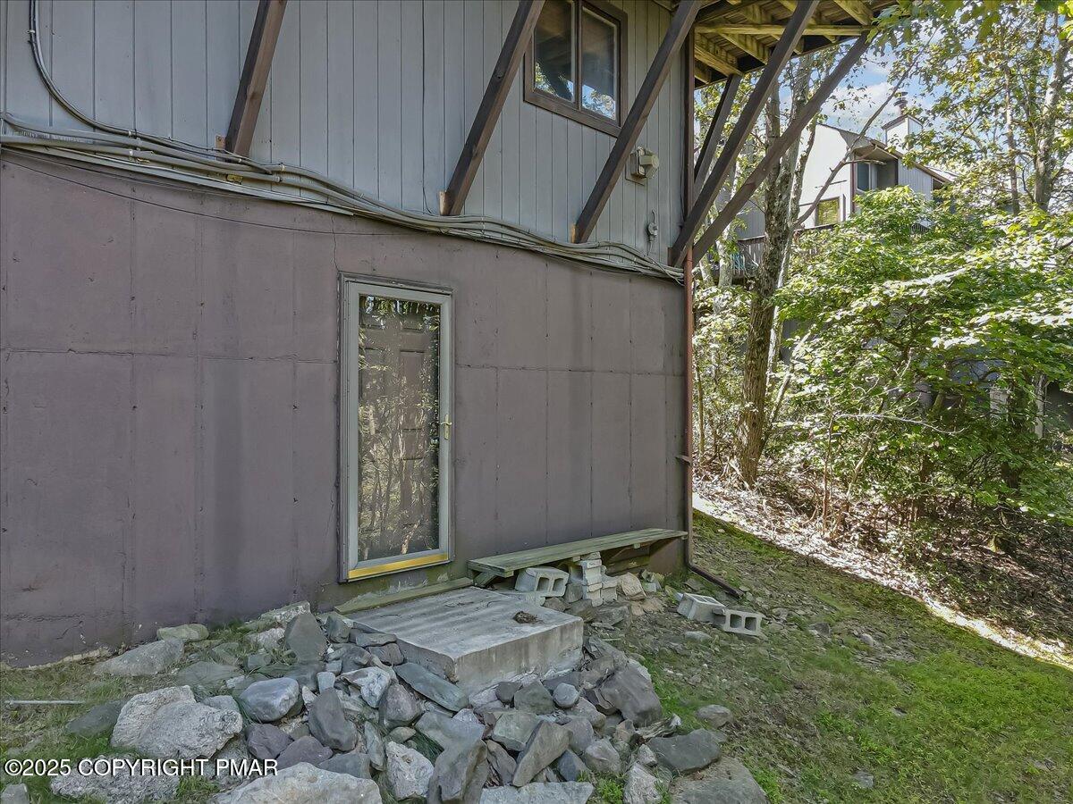 262 Overlook Way Tannersville, PA 18372 - Photo 51 of 82 50-Photo Aug 22 2025, 1 24 01 PM