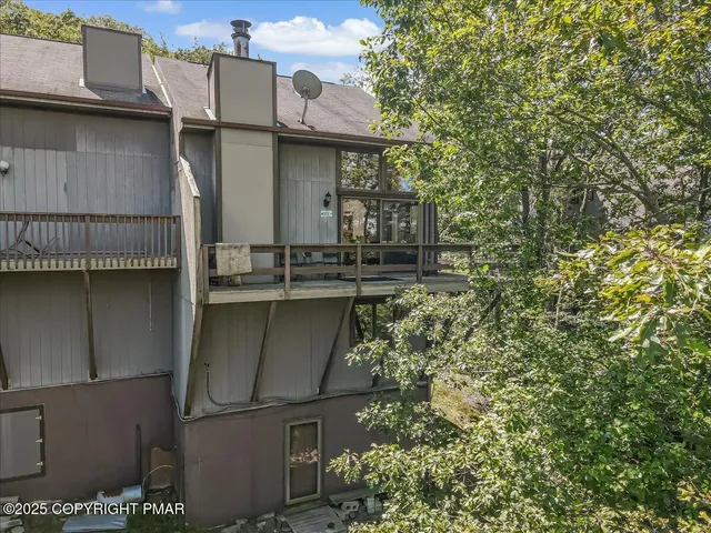 $449,600 | 262 Overlook Way, Tannersville, PA 18372