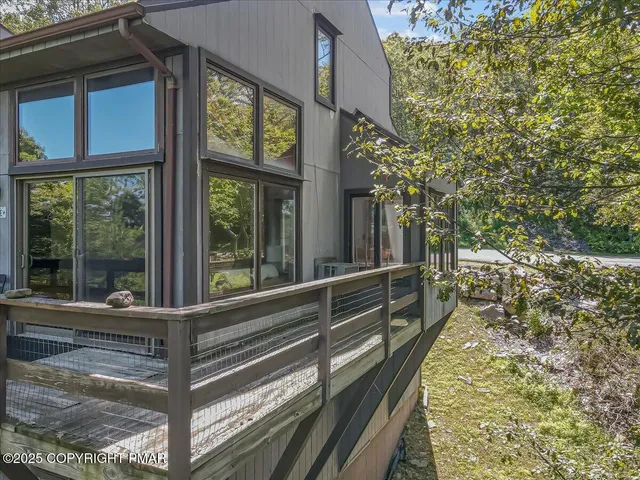 $449,600 | 262 Overlook Way, Tannersville, PA 18372