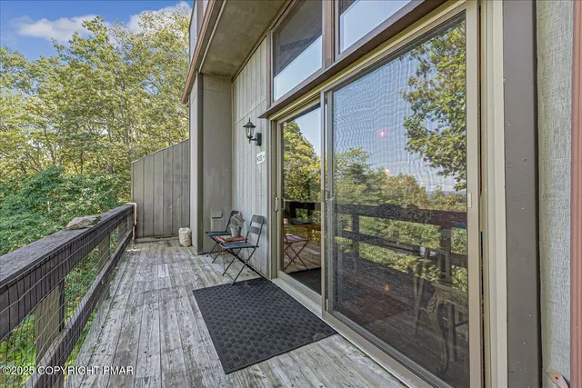 $449,600 | 262 Overlook Way, Tannersville, PA 18372