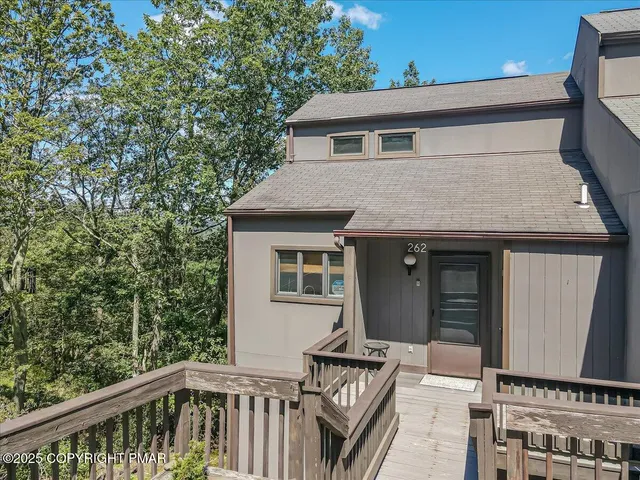 $449,600 | 262 Overlook Way, Tannersville, PA 18372