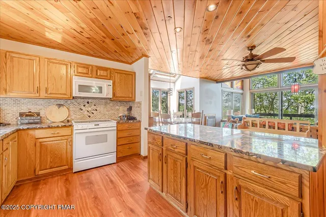 $449,600 | 262 Overlook Way, Tannersville, PA 18372