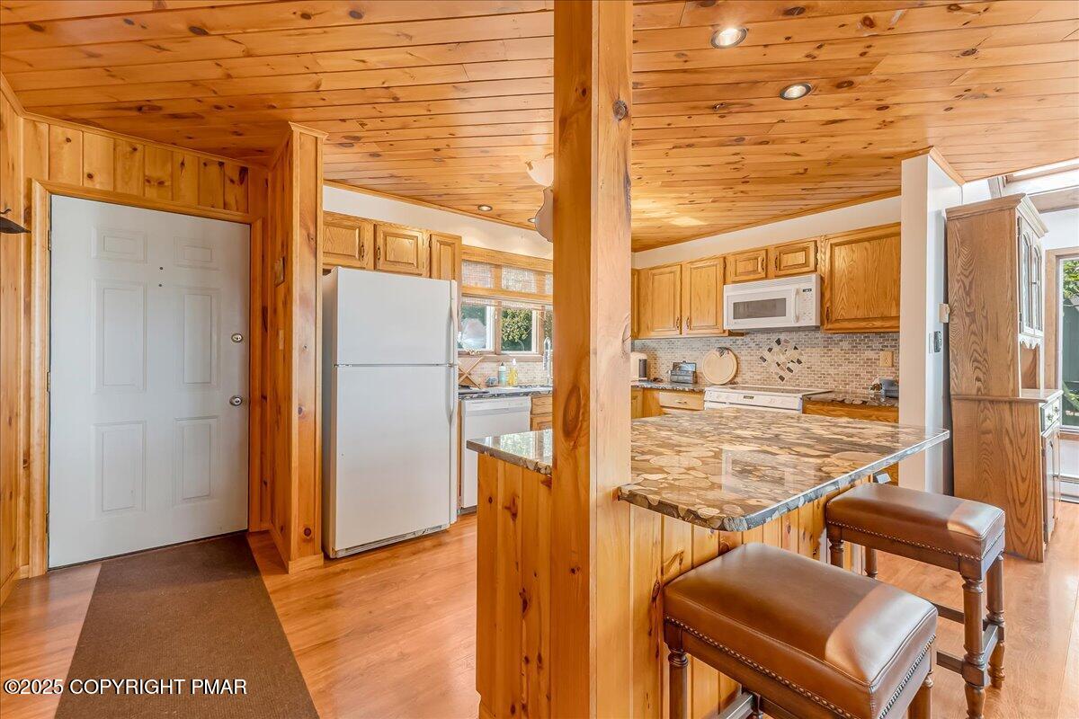 262 Overlook Way Tannersville, PA 18372 - Photo 8 of 82 18-Photo Aug 22 2025, 12 49 36 PM (1)