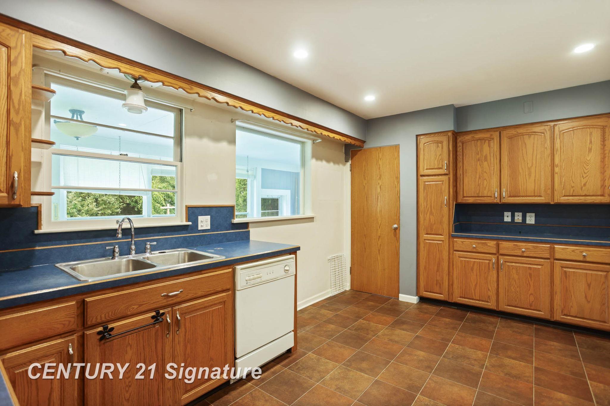 1305 Hemmeter Road Saginaw, MI 48638 - Photo 13 of 37 50157354-8791edf7-f56c-48a5-bc84-2b9c610a0751.JPG