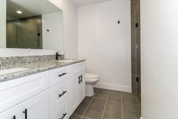 $2,120 | 3865 West Gaby Road, Phoenix, AZ 85041