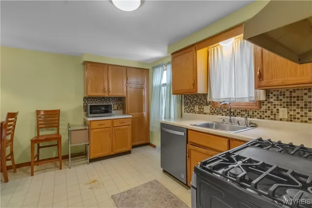 $199,900 | 537 Burroughs Drive, Amherst, NY 14226