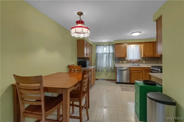 $199,900 | 537 Burroughs Drive, Amherst, NY 14226