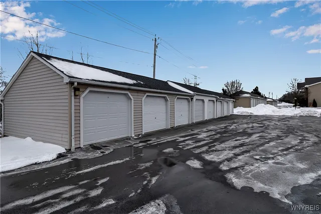 $199,900 | 537 Burroughs Drive, Amherst, NY 14226