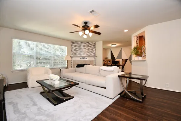 $210,000 | 13600 Breton Ridge Street, Unit 16B, Houston, TX 77070