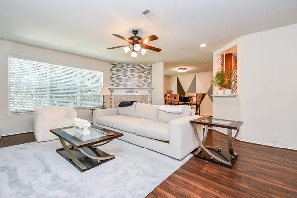 $210,000 | 13600 Breton Ridge Street, Unit 16B, Houston, TX 77070