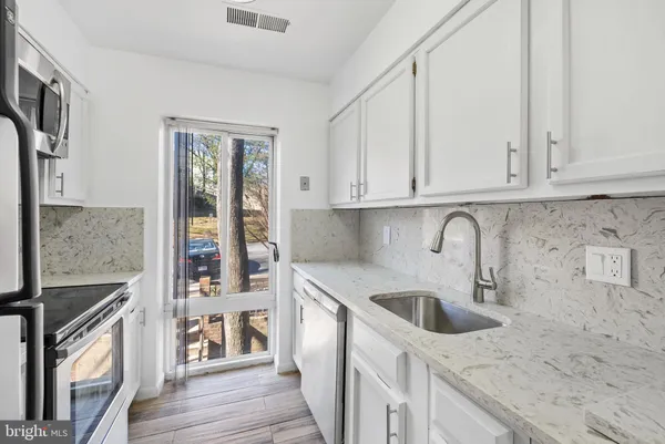 $3,200 | 3085 Hawthorne Drive Northeast, Unit 3085, Washington, DC 20017