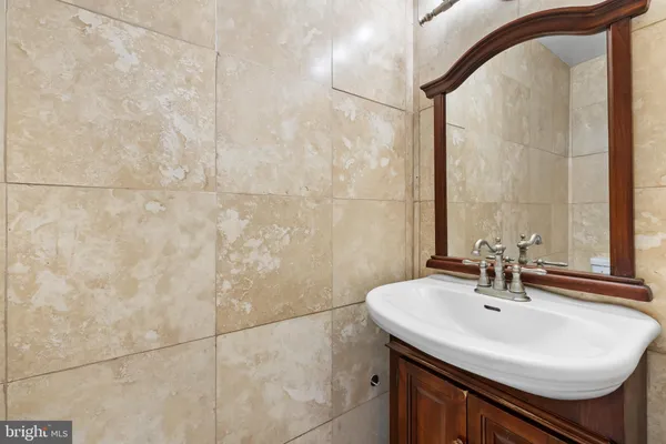 $3,200 | 3085 Hawthorne Drive Northeast, Unit 3085, Washington, DC 20017