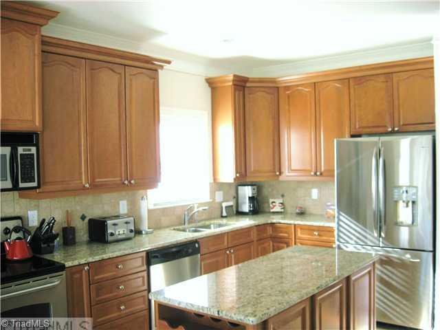 3569 Campton Ridge Road Pfafftown, NC 27040 - Photo 5 of 10 Kitchen.