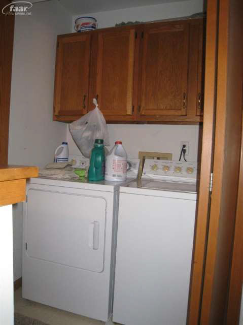 6474 East Potter Road Burton, MI 48509 - Photo 14 of 37 20390671-13.JPG