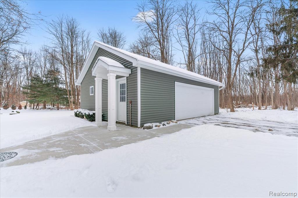 4666 Brighton Road Brighton, MI 48116 - Photo 8 of 37
