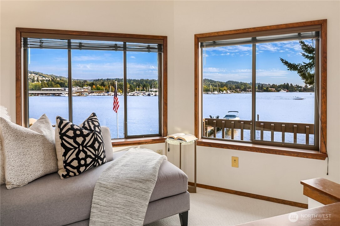 11055 Southeast Lake Road Bellevue, WA 98004 - Photo 14 of 20