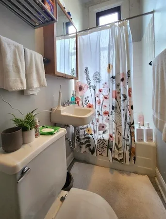 $3,450 | 3765 North Kenmore Avenue, Unit 3W, Chicago, IL 60613