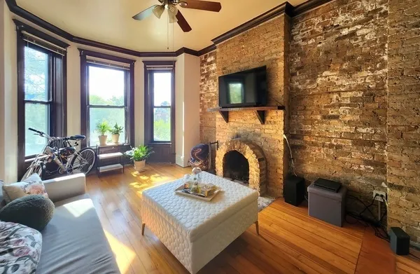$3,450 | 3765 North Kenmore Avenue, Unit 3W, Chicago, IL 60613