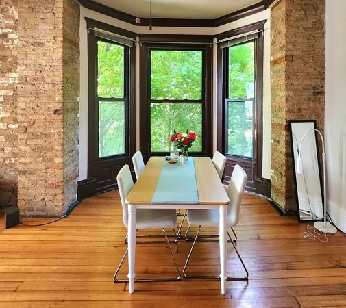 $3,450 | 3765 North Kenmore Avenue, Unit 3W, Chicago, IL 60613