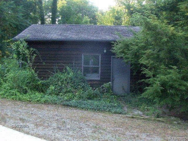 6340 North Rochester Road Rochester, MI 48306 - Photo 13 of 25 Picture 040.jpg