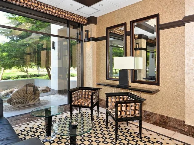 $1,570,000 | 1255 North Gulfstream Avenue, Unit 402, Sarasota, FL 34236