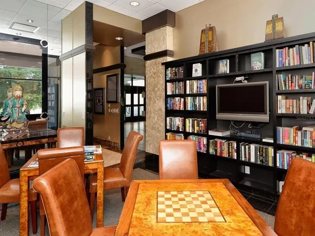 $1,570,000 | 1255 North Gulfstream Avenue, Unit 402, Sarasota, FL 34236