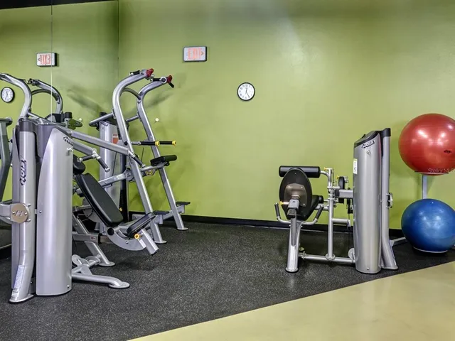 $1,570,000 | 1255 North Gulfstream Avenue, Unit 402, Sarasota, FL 34236